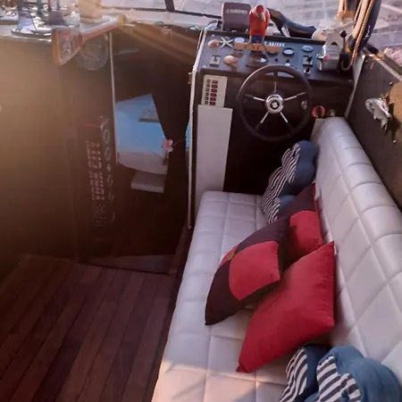 Lovers Boat Aloha Ii *