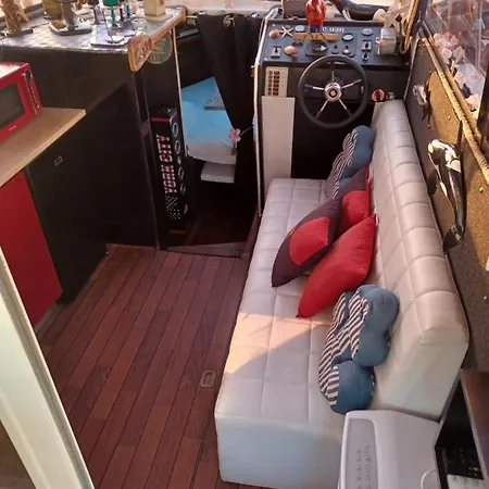 Lovers Boat Aloha Ii Botel *